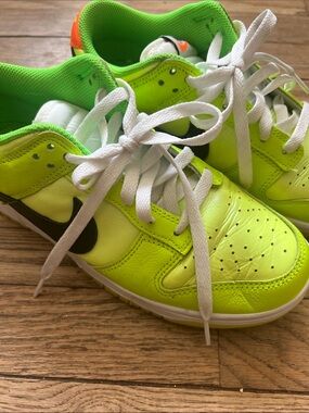 Nike Youth Neon Green and Black Low-Top Sneakers